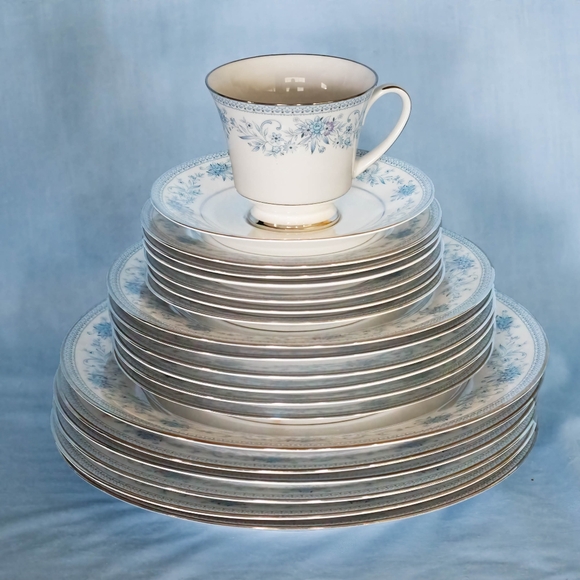 Settings For 6 Beautiful Noritake Blue Hill Pattern - Picture 5 of 16